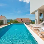 Marulovo Hills Villa *